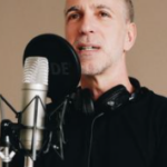 markus tirok am mikrofon